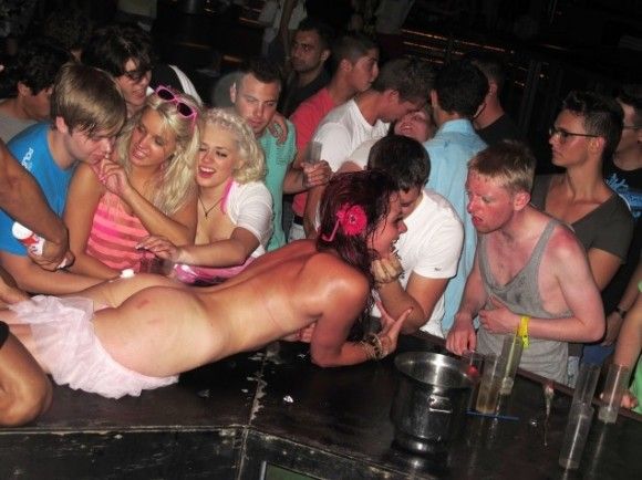 British Tourists drunk naked 580x434