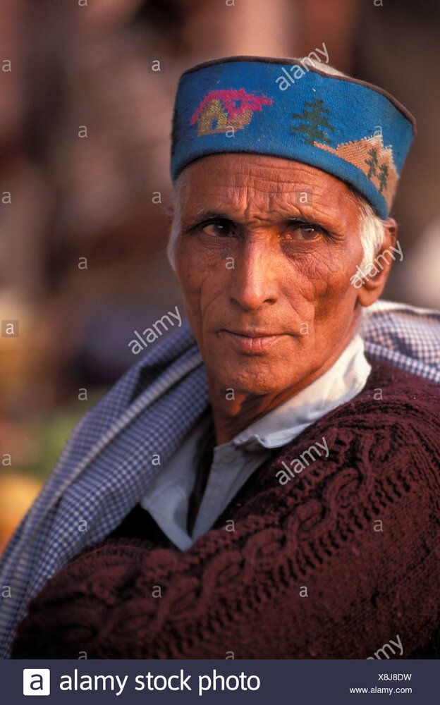 Man with traditional headdress portrait himachali shimla himachal pradesh india asia X8J8DW Man with traditional headdress portrait himachali shimla himachal pradesh india asia X8J8DW