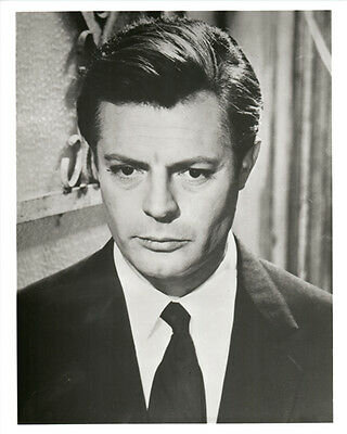 Marcello-Mastroianni-portrait-in-suit-and-tie-8x10.jpg