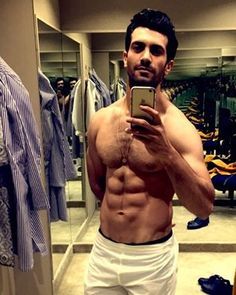 Bd88959810f67217eb4b0aee418bf481  gym time selfie