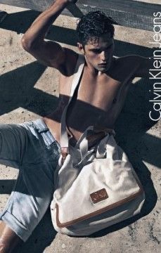 8112DA60 4060 4214 B5EB C5C96A9FA542