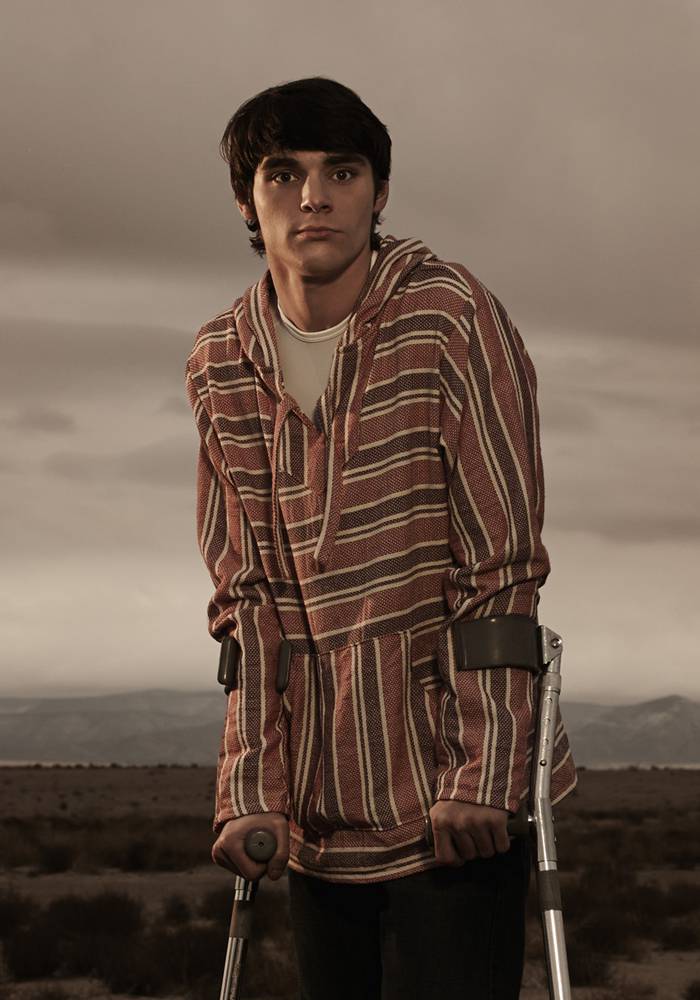 Cast bb 700x1000 walter white jr lg
