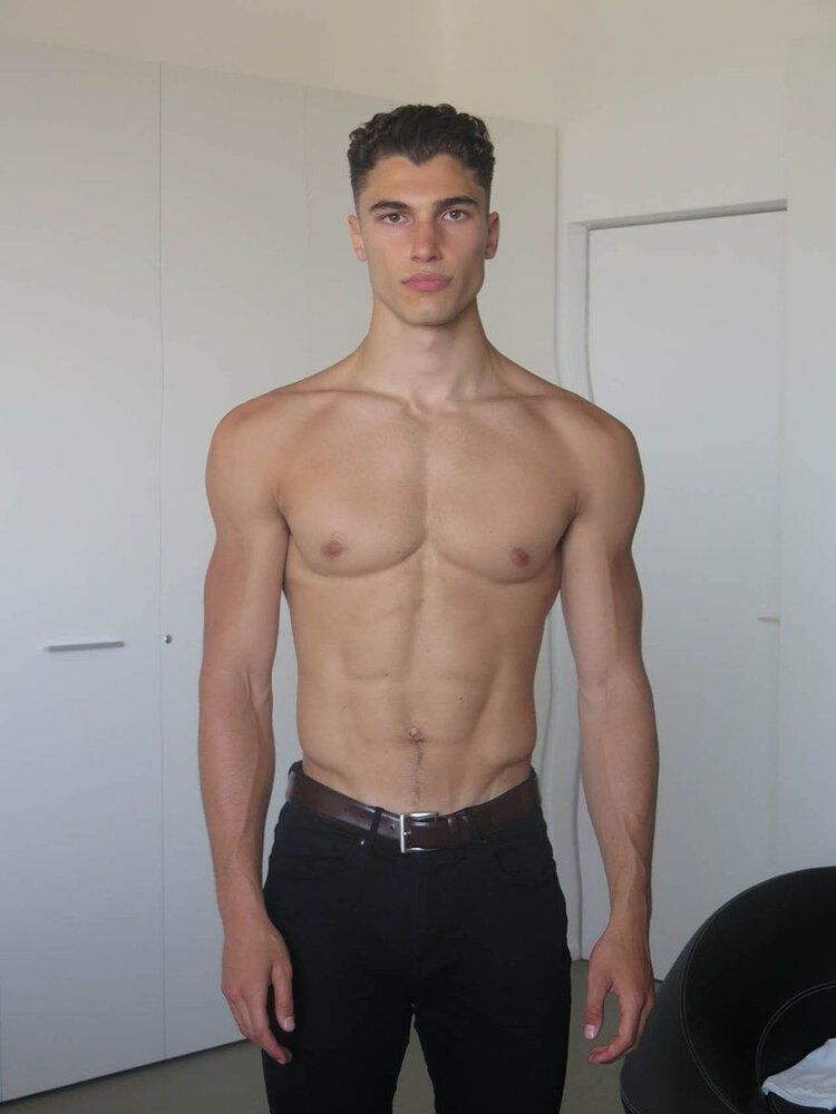 DmC1DAUX4AUWcw3