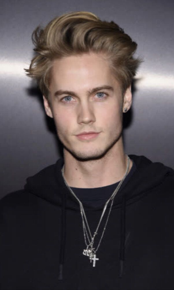 A8DE98FF 2882 4733 85D8 674FCB6AF013