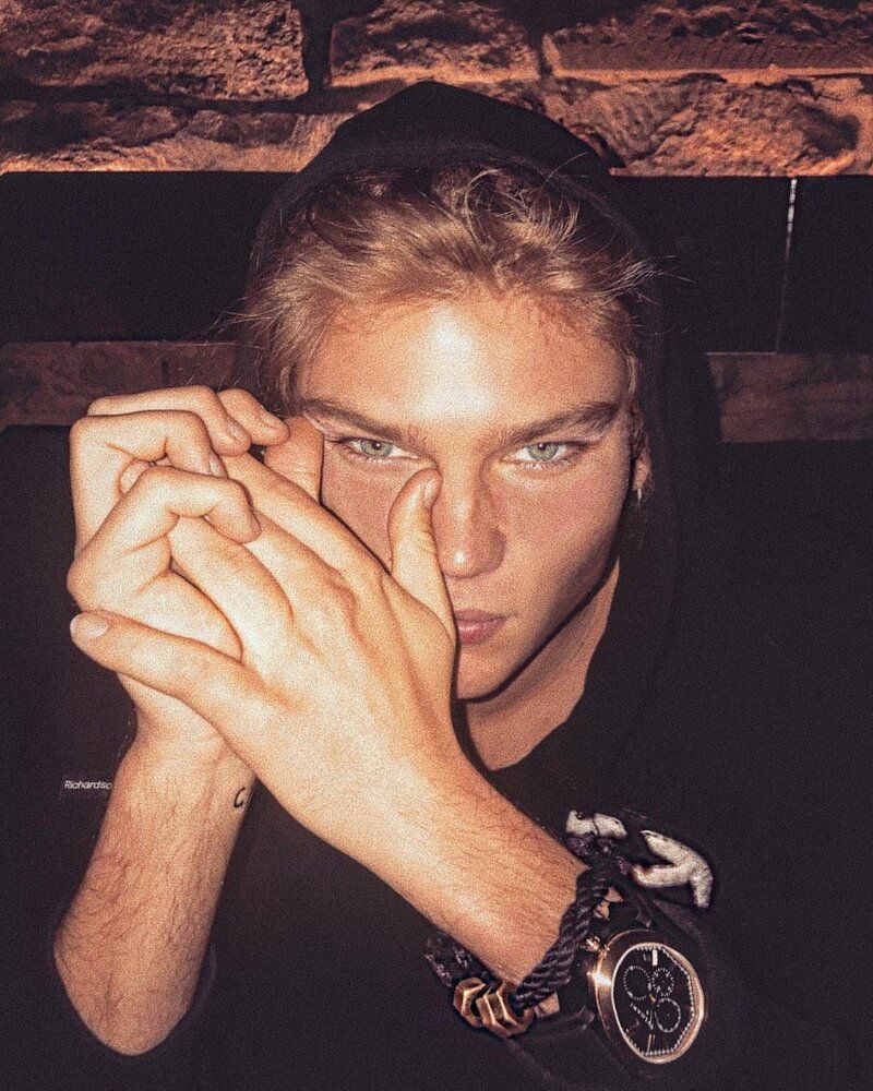 SmartSelect 20200120 110608 Instagram