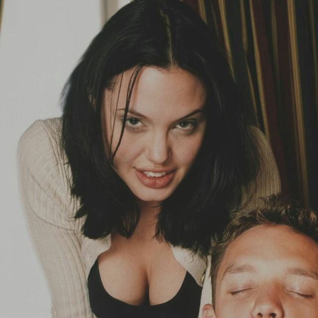 D5F4B7E1 C980 40ED 8954 9AB7F66E0824