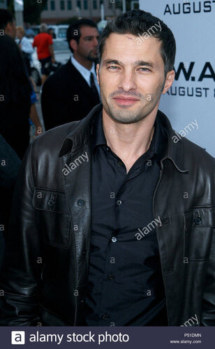 olivier-martinez-arriving-at-the-swat-premiere-at-the-westwood-village-theatre-in-los-angeles-...jpg