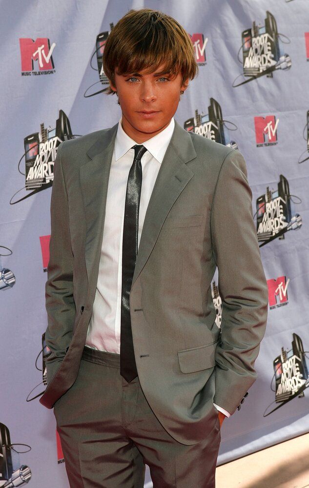 Zac made his MTV Movie Awards debut 2007 dapper tan look