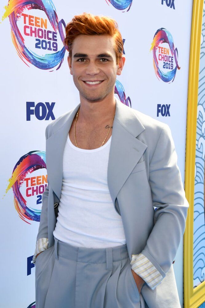 Who has kj apa dated