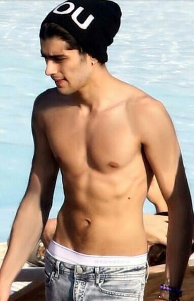 56ad4ddd030eb2464efb7c772b60a9dd  zayn malik shirtless harry styles shirtless