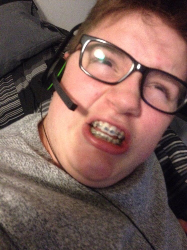 CbdXEyDVAAE0AYl