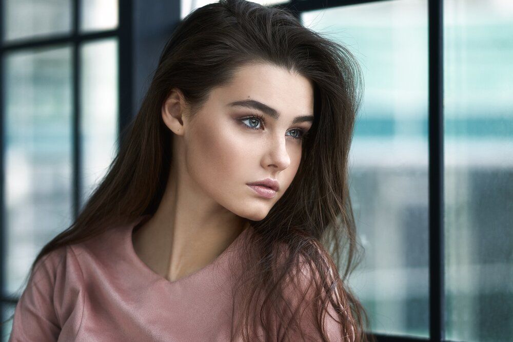 17 178881 girl black hair blue eyes