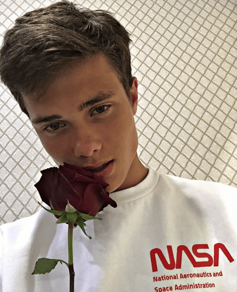 1588154419904