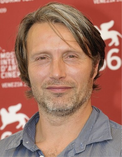 Mads_Mikkelsen_cropped_2009.jpg