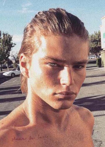 Jordan-Barrett-in-an-Instagram-selfie-as-seen-in-January-2017.jpg