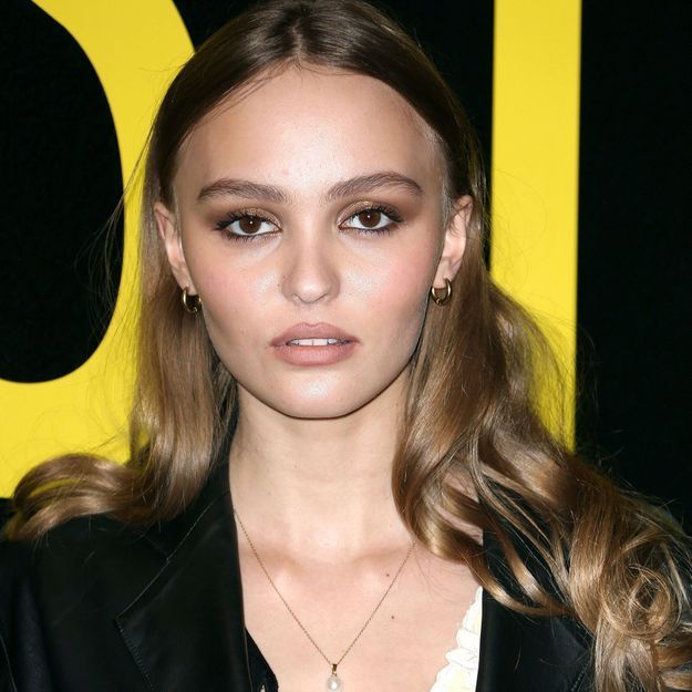 Lily Rose Depp adopte l une des plus fortes tendances coiffure de 2019