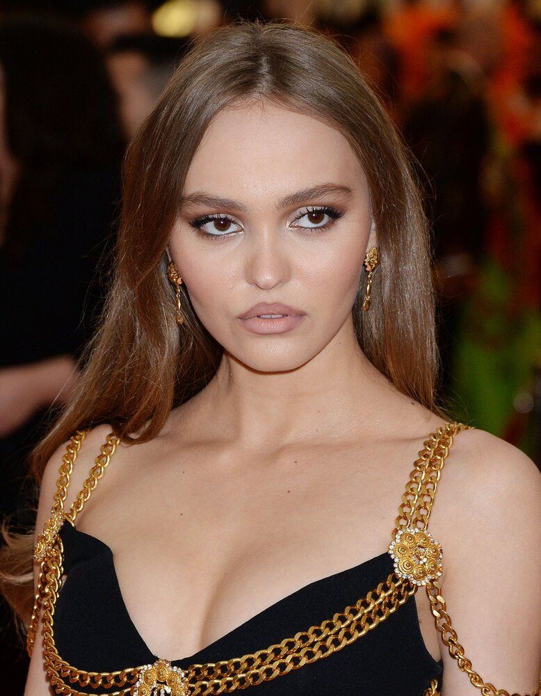Lily Rose Depp son beauty look d anniversaire rend hommage a une celebre actrice