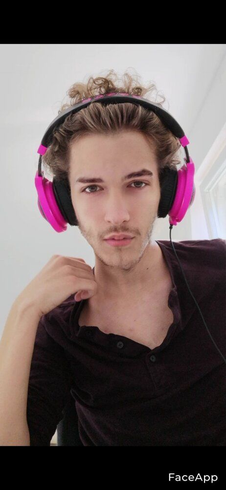 FaceApp 1588790681518