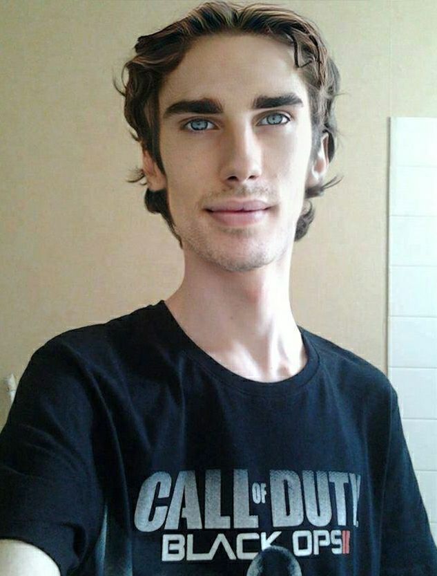 FaceApp 1588960210225