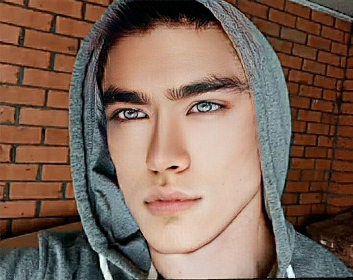 FaceApp 1589136842181