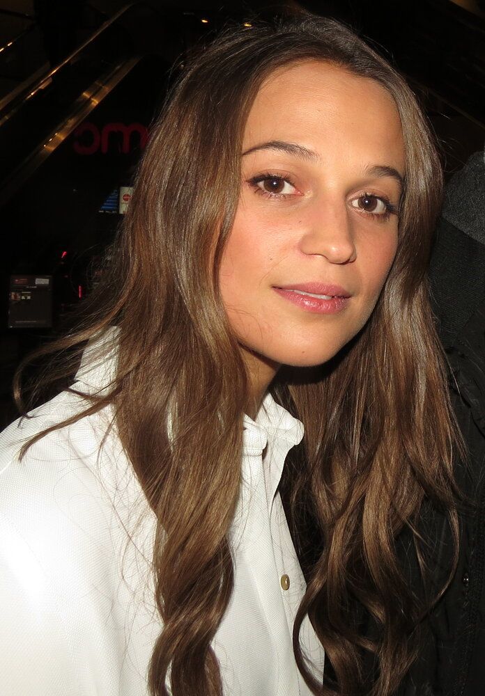 Alicia Vikander 23772044212 cropped