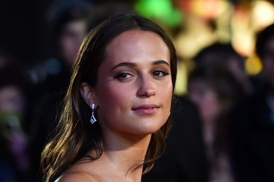 7784023579 l actrice suedoise alicia vikander reprend le role d angelina jolie