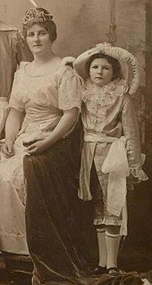 170px Enid Lyons and Errol Flynn cropped