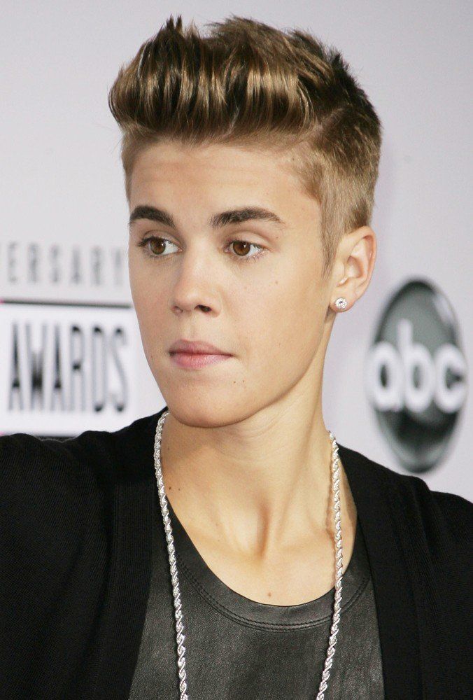 Justin bieber 40th anniversary american music awards 11