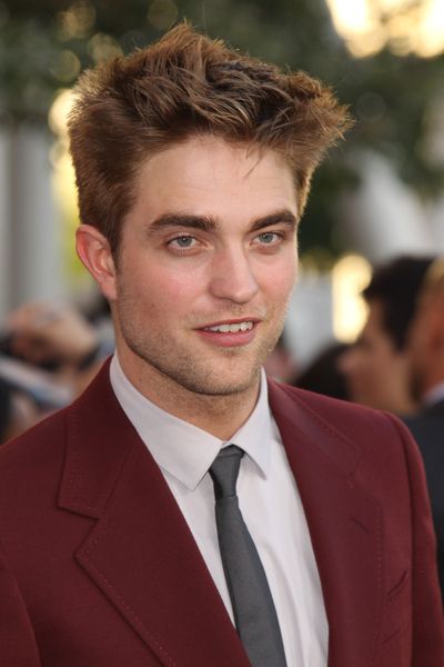 Robert pattinson red suit