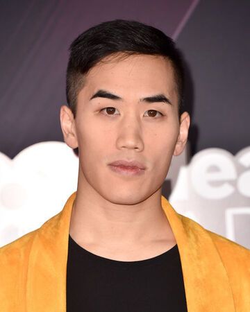 Andrew huang 2 600x600 q85 crop subsampling 2 upscale