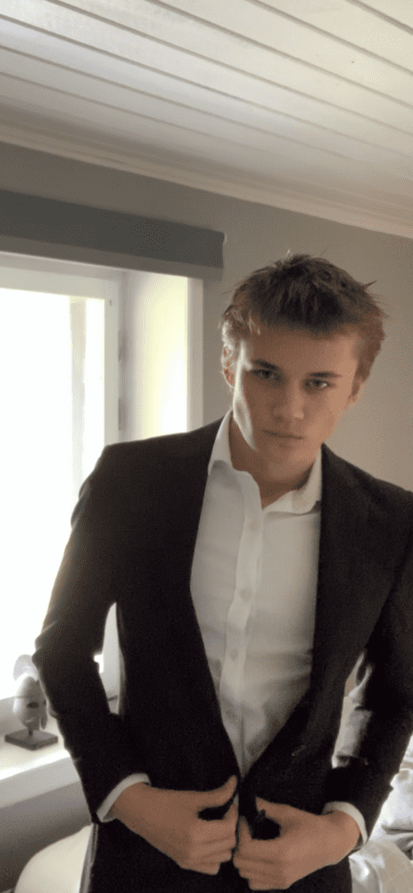 E17F4EC9 4889 48A9 987E A2123EB04BDC