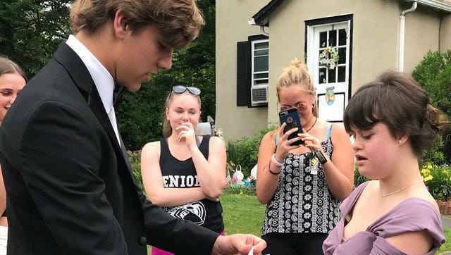 636653501714124206 Sabrina and Stephen corsage