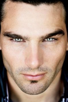 Bf874574275577bf122c3e12ebbf8f4d  green eyes blue eyes