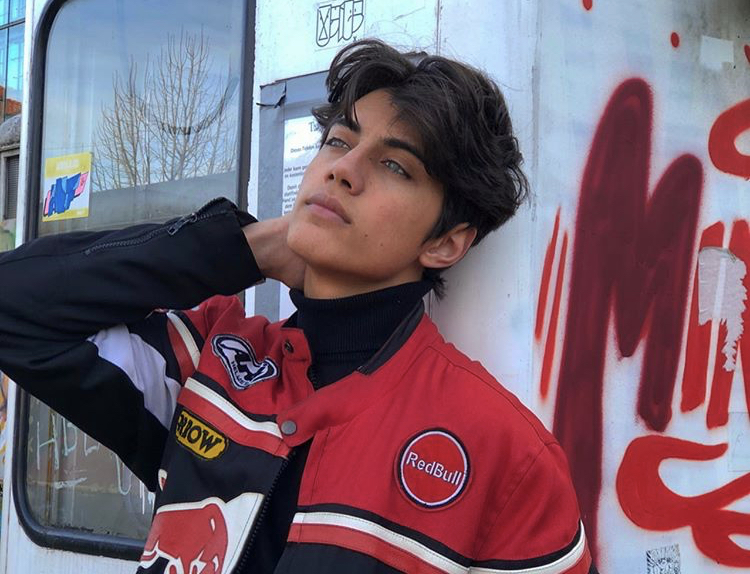 B2BFCAE3 6190 4517 94FC D6D19CE414F6