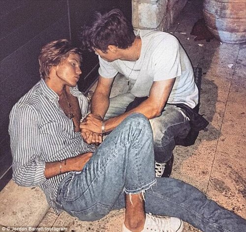 3E9D7F6C00000578 4348416 Worse for wear In September Jordan was pictured slumped against  m 81