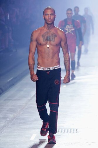 Jeremy meeks milan fashion week june 2017 2 1497891628