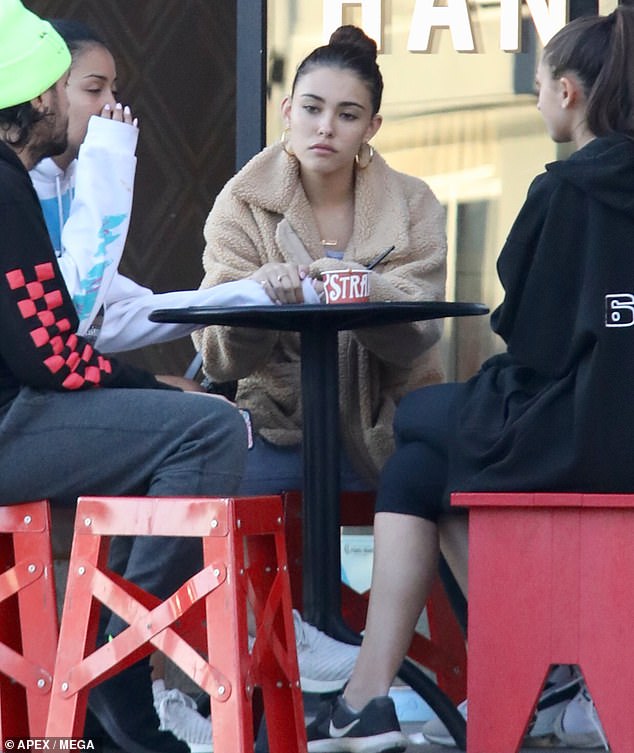 8089082 6554439 Casual Madison Beer was out for ice cream sans makeup with pals  a 5 154652731