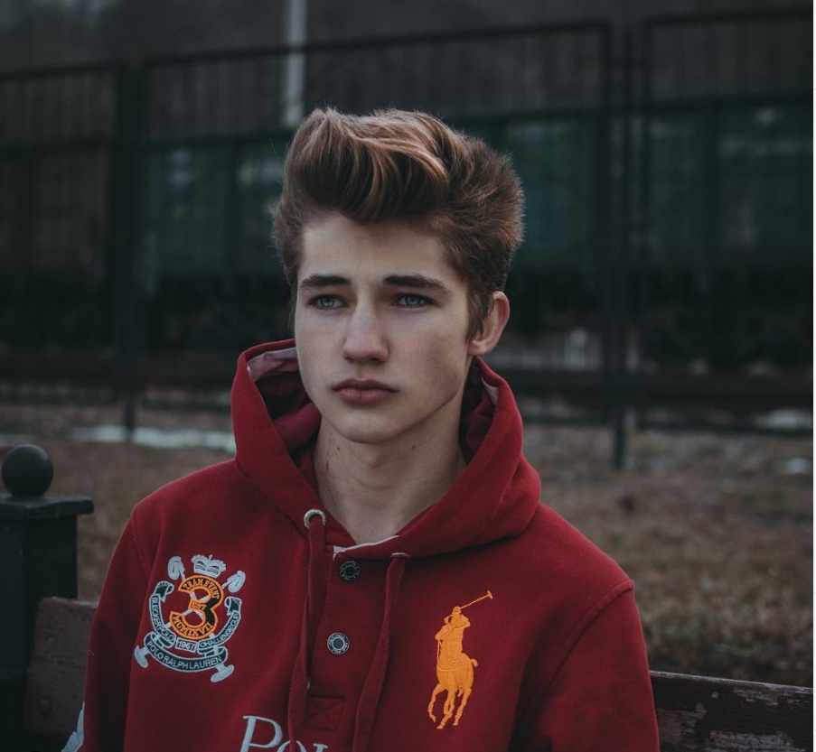 956B6529 106C 44EC A168 BA1176F6EA83