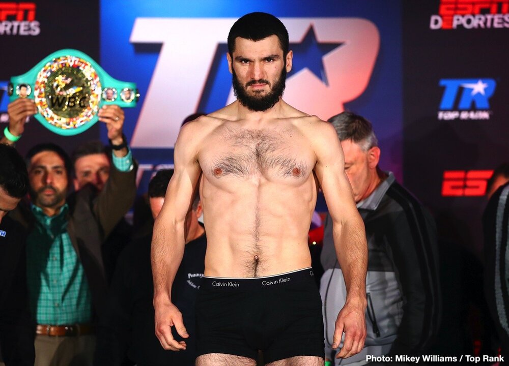 0 Artur Beterbiev pose