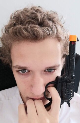 8A2248E3 D2FE 4918 8B1D E6F3D48A29C9