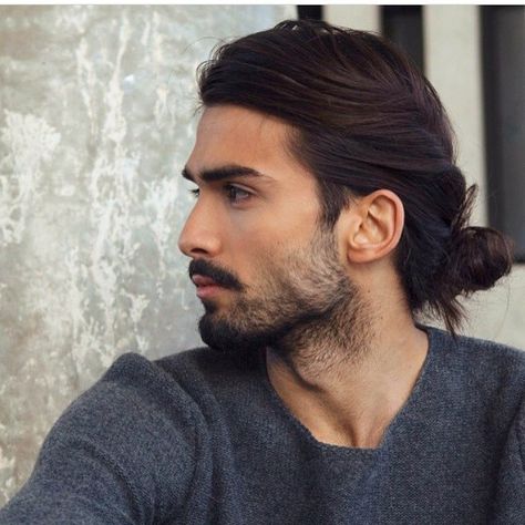 05e1a3b9874f6638e17bc2a836c1fb7d  long hairstyles for men casual hairstyles