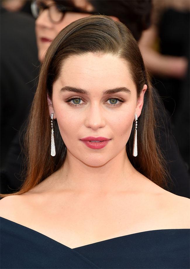 Diorun yeni yuzu emilia clarke oldu 87465 5112015111739