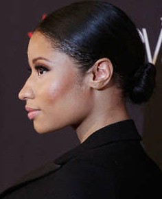 Nicki Minaj side Fashion Rocks red carpet1