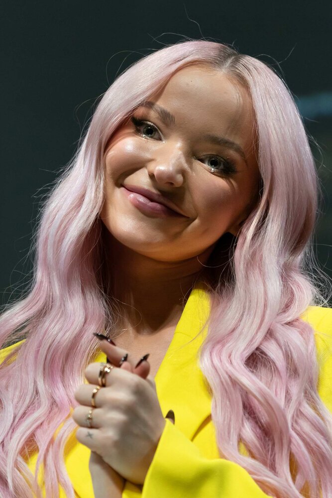 Dove cameron attends the descendants fan event in tokyo japan 090919 6