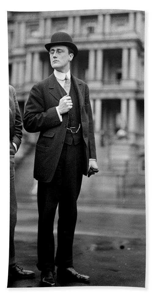 Franklin delano roosevelt as a young man  c 1913 international images 1