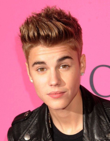 JustinBieberShortHairstylesSpikedHairB0qkbdM0Zdyl