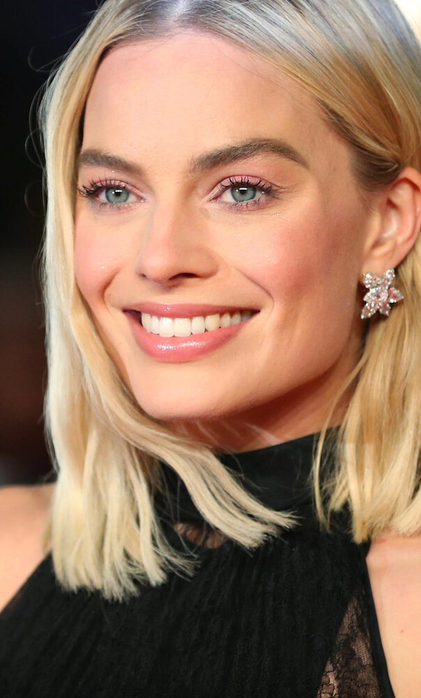 Margot robbie smiling 2018 re 1280x2120