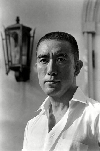Mishima-Yukio-1966.jpg