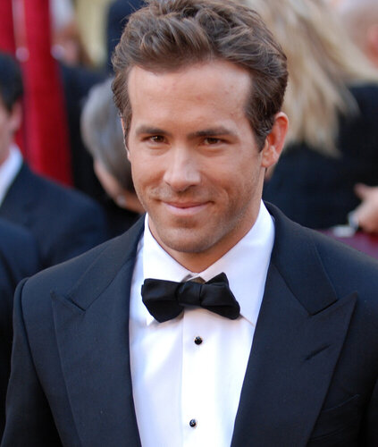 82nd_Academy_Awards,_Ryan_Reynolds_-_army_mil-66450-2010-03-09-180346b.jpg