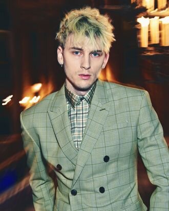 deedf85b151de945621e083199e0bccd1d-20-machine-gun-kelly.rvertical.w330.jpg